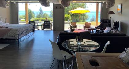 Sea of Serenity & Breathtaking Ocean Views & Park-like 6 Acres