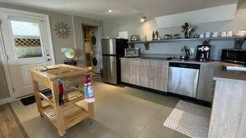 Refrigerador, microondas, parrilla de estufa y lavavajillas