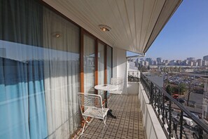 Suite Room | Bathroom | Shower, rainfall showerhead, free toiletries, hair dryer - Mezzo Hotel (Istanbul)