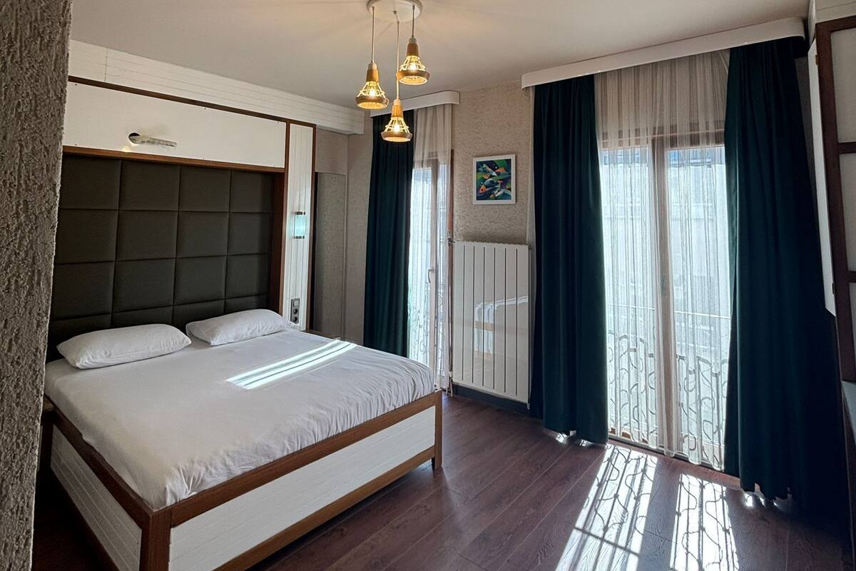 Studio Room | Premium bedding, minibar, in-room safe, desk