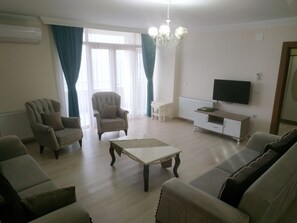 Standard Apartment, 3 Bedrooms, 2 Bathrooms, Sea View | Premium bedding, desk, iron/ironing board, free WiFi
