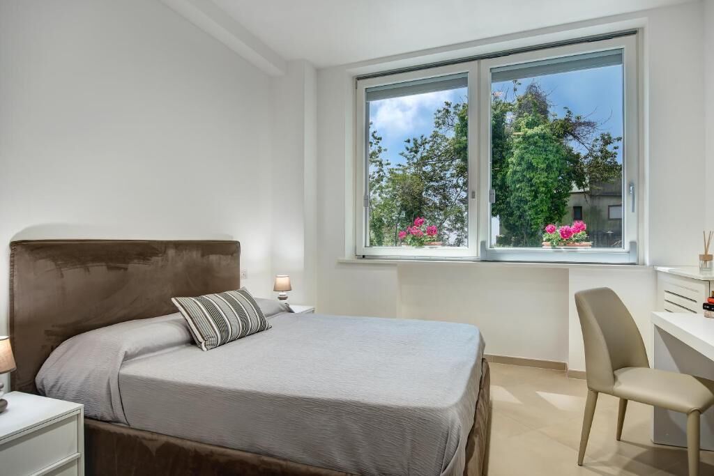 1 Schlafzimmer, Schreibtisch