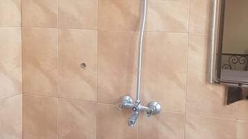 Standard Triple Room, Multiple Beds, Non Smoking | Bathroom | Shower, free toiletries, slippers, bidet