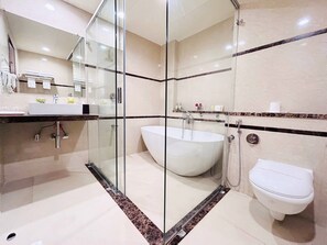 Dusche, Regendusche, kostenlose Toilettenartikel, Haartrockner