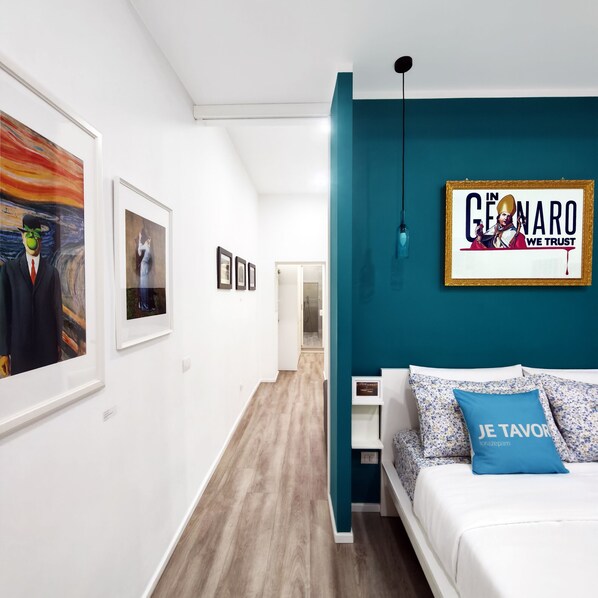 1 Schlafzimmer, Zimmersafe, Schreibtisch, Bügeleisen/Bügelbrett