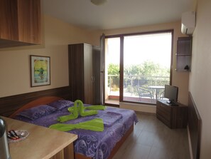 Panoramic Studio, 1 Queen Bed, Kitchenette, Sea View | Balcony - Fantasy Apartments (Varna)