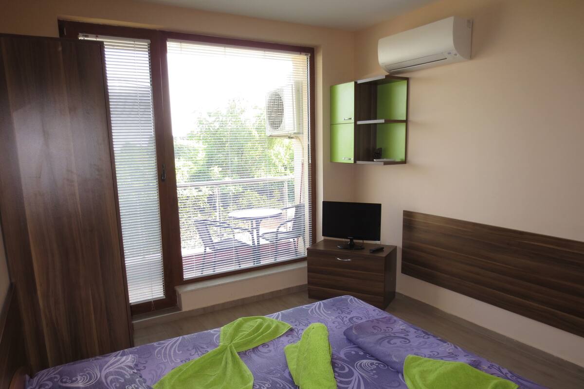 Panoramic-Studio, 1 Queen-Bett, Kochnische, Meerblick | Schreibtisch, schallisolierte Zimmer, Bügeleisen/Bügelbrett