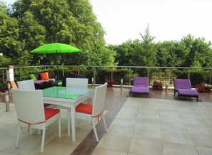 تناول الطعام بالخارج