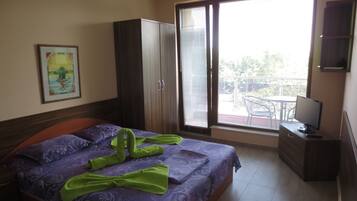 Studio Panorama, 1 Tempat Tidur Queen, dapur kecil, pemandangan laut | Meja kerja, kedap suara, dan setrika/meja setrika