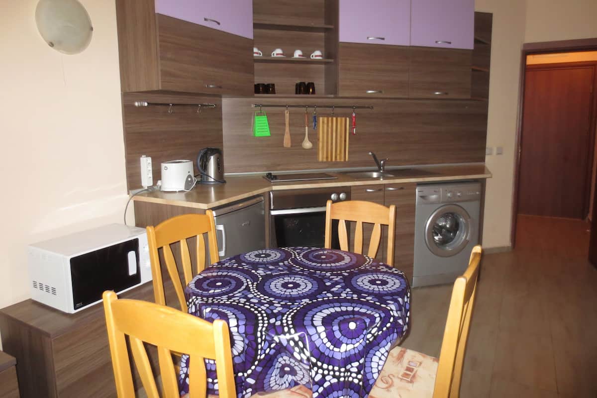 Monolocale (2 people ) | Cucina privata | Frigorifero, microonde, piano cottura, bollitore elettrico