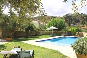 Sisäuima-allas, ulkouima-allas