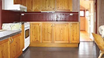 Fridge, stovetop, coffee/tea maker