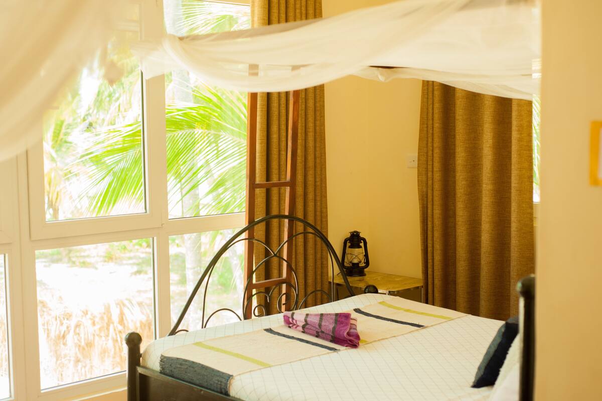 In-room safe, free WiFi, bed sheets
