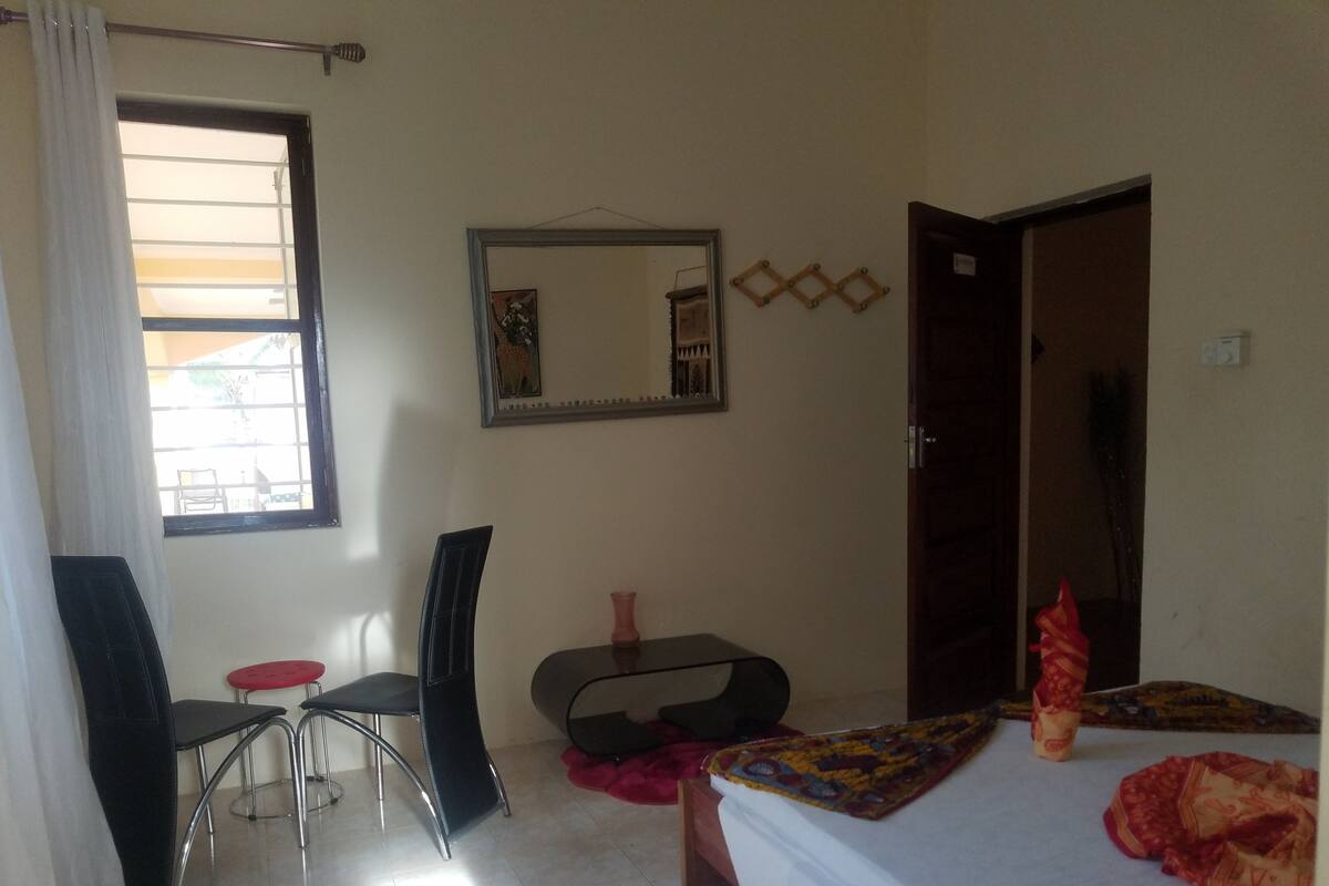 In-room safe, free WiFi, bed sheets