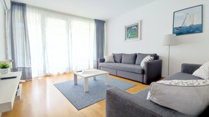 Comfort-Apartment, 1 Schlafzimmer, Terrasse | 1 Schlafzimmer, individuell dekoriert, Schreibtisch