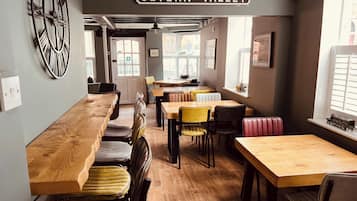 Free daily English breakfast