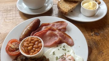 Free daily English breakfast