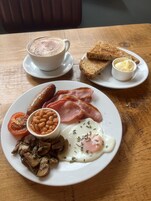Free daily English breakfast