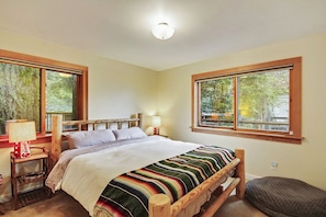 2 bedrooms, iron/ironing board, WiFi, bed sheets - Wine Down ~ Hot Tub, Dog Friendly, On the River (Monte Rio)