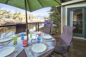 Outdoor dining - Wine Down ~ Hot Tub, Dog Friendly, On the River (Monte Rio)