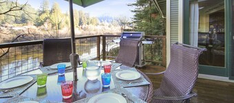 Wine Down ~ Hot Tub, Dog Friendly, On the River