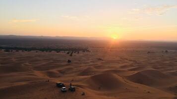 Café da manhã, almoço e jantar; local e internacional