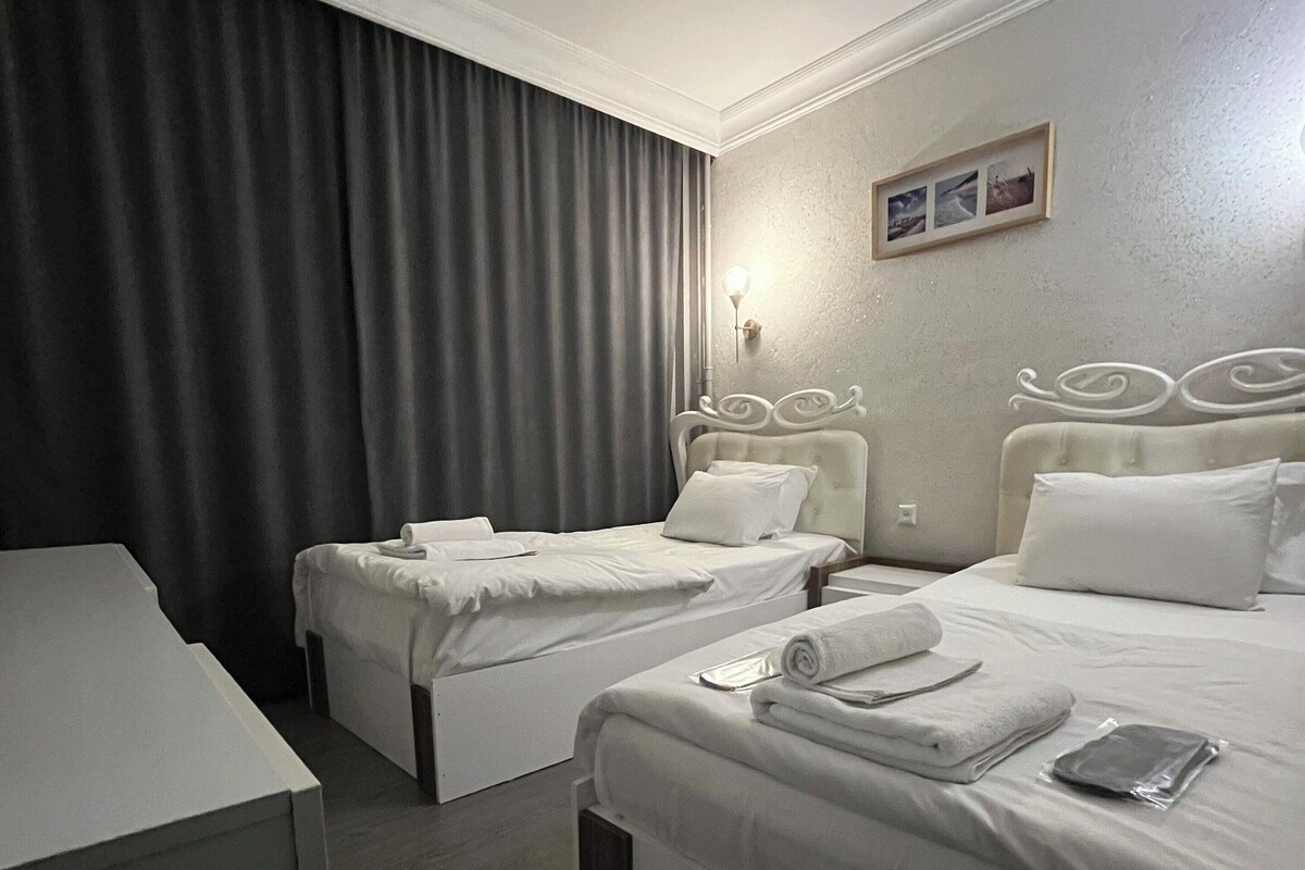 ห้องคอมฟอร์ท, ปลอดบุหรี่ | เครื่องนอนระดับพรีเมียม, มินิบาร์, โต๊ะทำงาน, พื้นที่ทำงานแบบใช้แล็ปท็อป