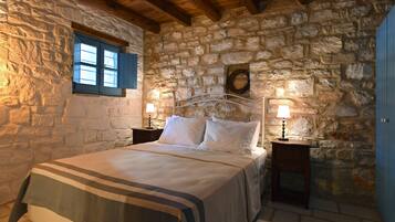 Villa, 5 Bedrooms | 5 bedrooms, in-room safe, iron/ironing board, free cots/infant beds