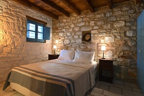 Villa, 5 chambres | 5 chambres, coffres-forts dans les chambres, fer et planche à repasser