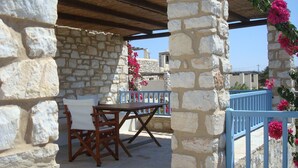 Outdoor dining - Sand Key Villa 1 (Paros)
