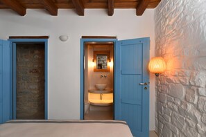 Villa, 5 Bedrooms | Bathroom | Shower, rainfall showerhead, hair dryer, towels