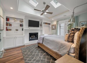 5 bedrooms, iron/ironing board, free WiFi, bed sheets