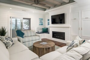 Smart TV, ping pong, stereo - 3405 Cameron by AvantStay | Pool, Outdoor Kitchen (Isle of Palms)