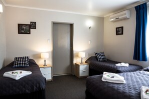 Family Suite | Premium bedding, minibar, desk, iron/ironing board - Tall Trees Motel (Tamborine Mountain)