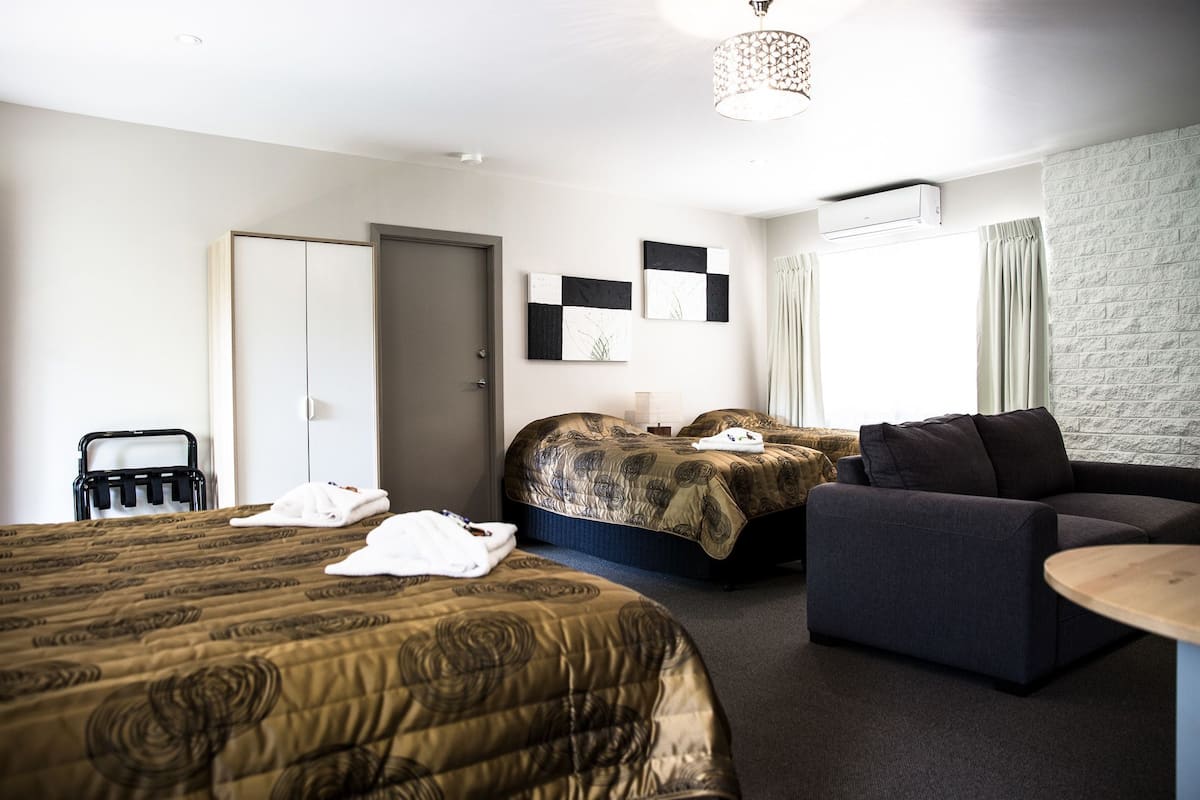 1 habitación, ropa de cama de alta calidad, minibar y escritorio