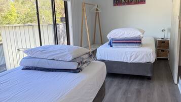 5 bedrooms, iron/ironing board, free WiFi, bed sheets