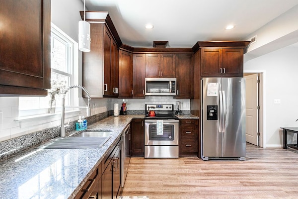 Geladeira, micro-ondas, fogão, cooktop