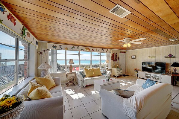 TV connectée, lecteur de DVD, médiathèque, vidéothèque