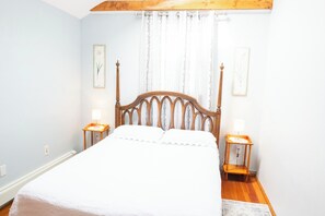 2 bedrooms, desk, soundproofing, iron/ironing board