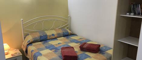 Iron/ironing board, free WiFi, bed sheets