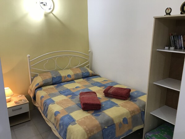Iron/ironing board, free WiFi, bed sheets