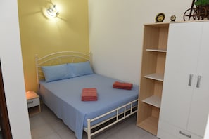 Iron/ironing board, free WiFi, bed sheets