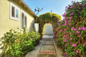 Property grounds - Venice Marina Beach Boutique PRVT Garden Home (Venice)