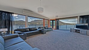 TV, DVD-spiller og filmbibliotek