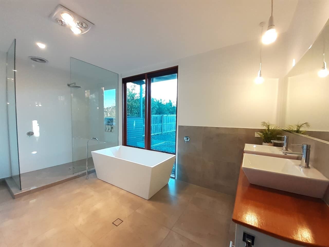 AMAZING ICONIC  5-✨️ LUXURY WATERFRONT MANSION RETREAT ON THE FAMOUS RIVIERAWALK — image 22