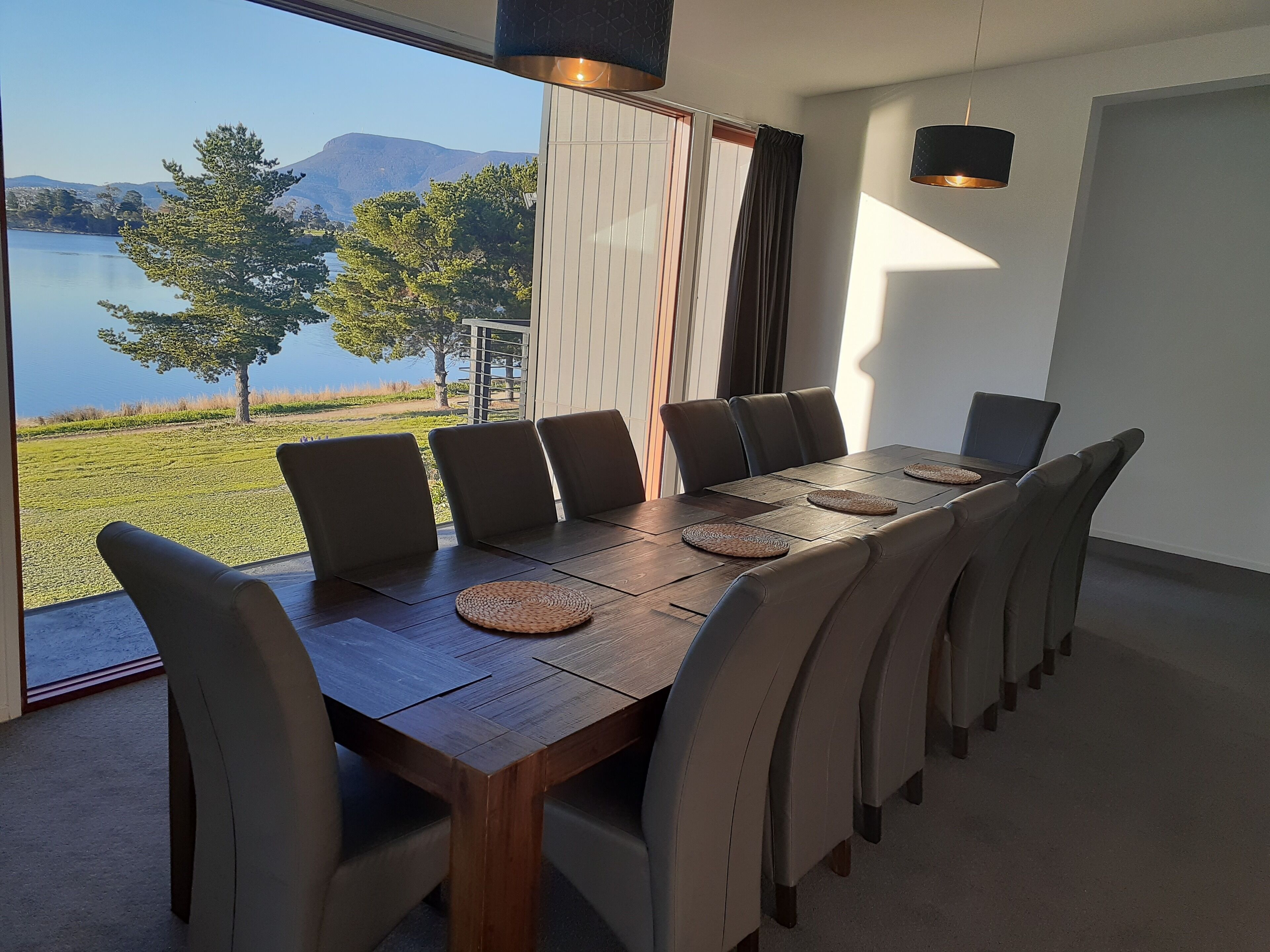 AMAZING ICONIC  5-✨️ LUXURY WATERFRONT MANSION RETREAT ON THE FAMOUS RIVIERAWALK — image 9