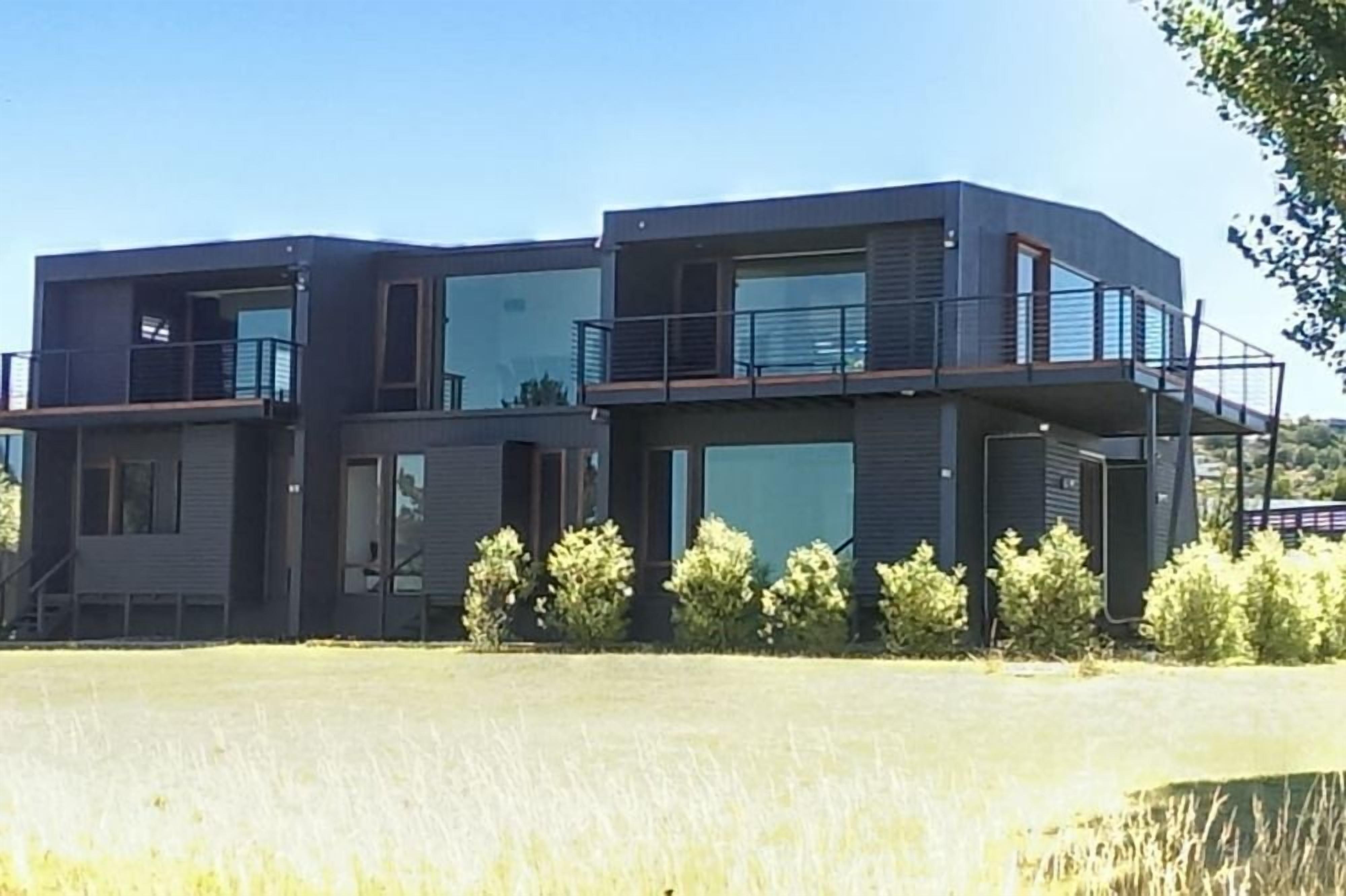 AMAZING ICONIC  5-✨️ LUXURY WATERFRONT MANSION RETREAT ON THE FAMOUS RIVIERAWALK — image 26