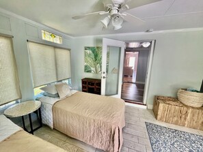 4 bedrooms, desk, iron/ironing board, free WiFi