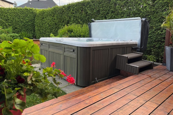 Bain à remous extérieur