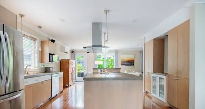 HOT TUB/only family welcomed/5 bdr cottage/trampoline/bbq/15 min to Old Quebec